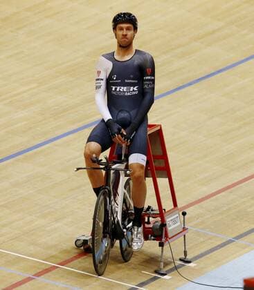 Cycling, Jens Voigt sets new hour world record