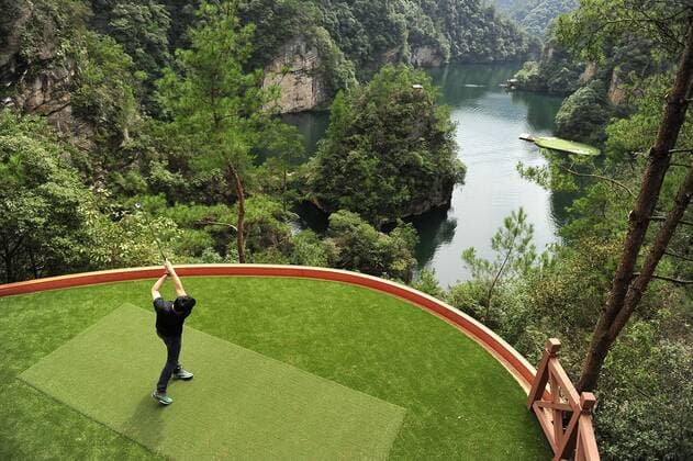 Golf, Unusual Golf Challenge in Chinese Hotel