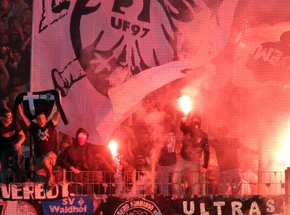 Football, 1. BL, 35.000 Euro fine for Eintracht Frankfurt because of pyrotechnics