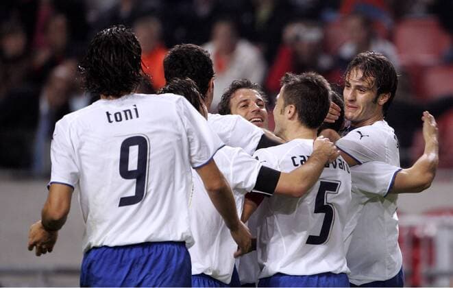 Football, International, Netherlands - Italy 1:3