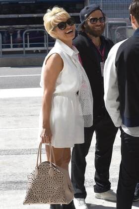 Motorsport, Formula 1, GP in Austin, Pamela Anderson on the side of the track