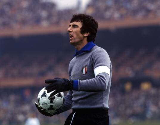 Football, Best goalkeepers of all time - The career of Dino Zoff
