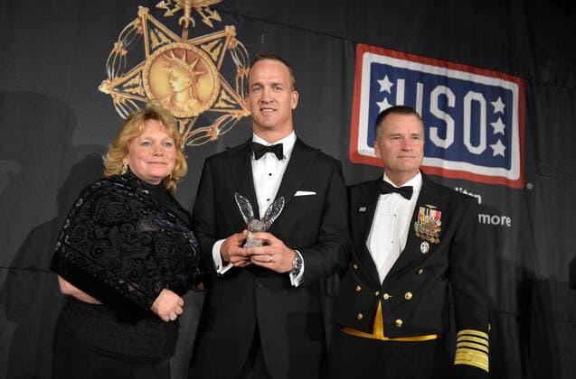 American Football, Peyton Manning receives USA Metro Merit Award
