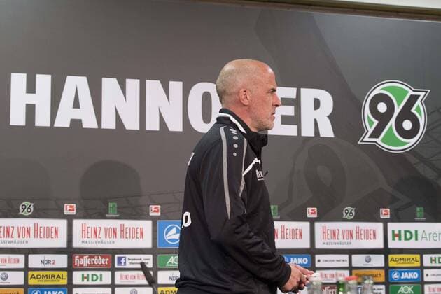 Football, Michael Frontzeck resigns as coach of Hannover 96