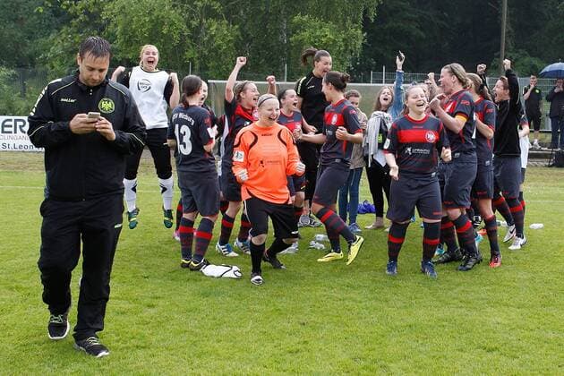 Football, Women, 2. BL, ETSV Würzburg celebrates staying in the class