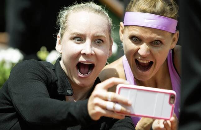 Tennis, Grand Slam, French Open in Paris, doubles winners Safarova and Mattek-Sands take selfie