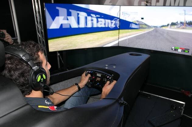 Motorsport, Formula 1, Austrian GP in Spielberg, Daniel Ricciardo in the race simulator