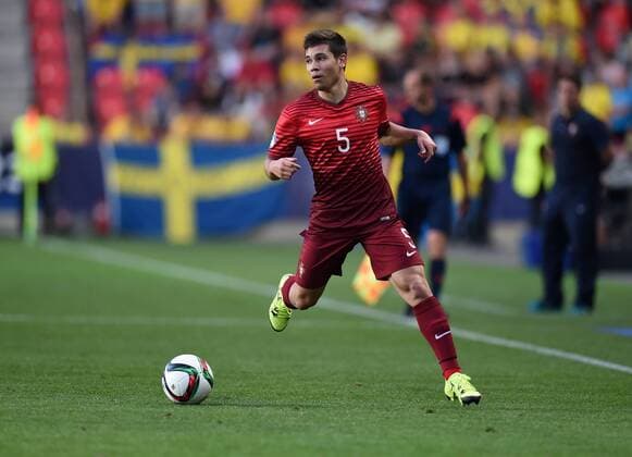 Football, Borussia Dortmund about to sign Raphael Guerreiro