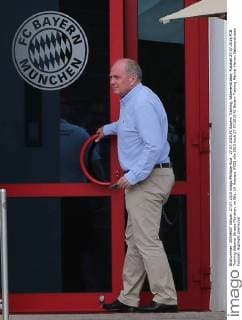 Football, Uli Hoeneß is released early