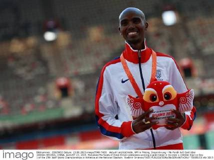 Athletics, World Championships in Beijing, Award Ceremony - Mo Farah wins gold in the 10000m