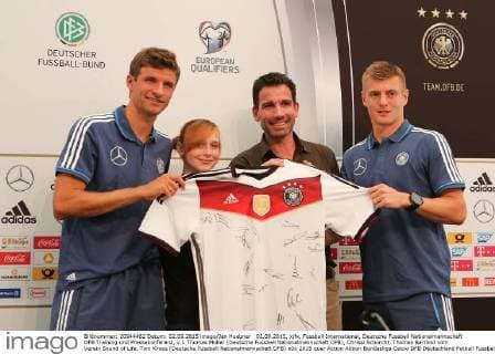 Football, DFB National Team with jersey for Sound of Life