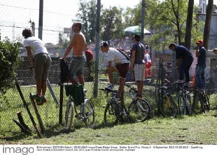 Formula 1, Italian GP, fans at the wire mesh fence