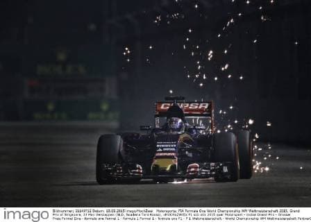 Formula 1, Singapore GP, Sparks fly in night race