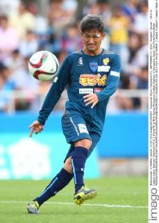 Football, Kazuyoshi Miura breaks record as oldest professional in the world
