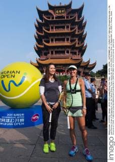 Tennis, WTA tournament in Wuhan, Martina Hingis and Li Na during a press meeting