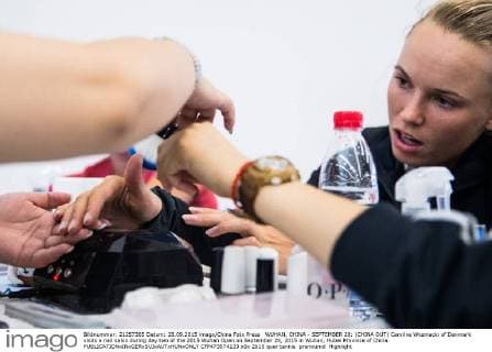 Tennis, WTA tournament in Wuhan, players get their fingernails done