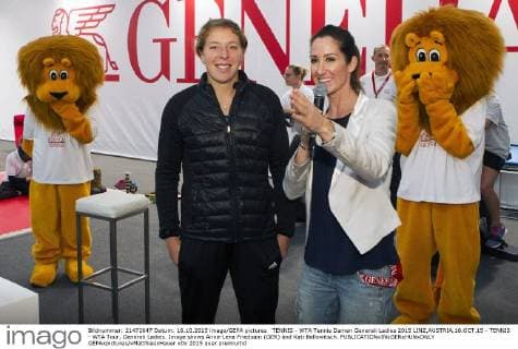 Tennis, WTA Tournament in Linz, Anna-Lena Friedsam attends autograph session