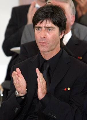 Football, Federal President Horst Köhler honours the German National Team with the Silver Laurel Leaf