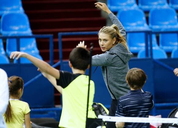 Tennis, FedCup, Maria Sharapova gives tennis lessons to children