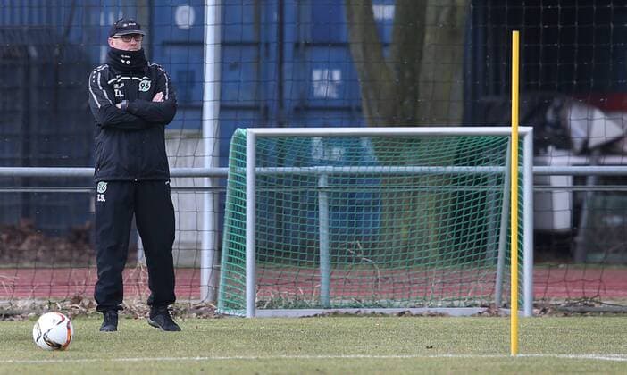 Football, Thomas Schaaf will only remain coach at Hannover 96 if they stay in the league