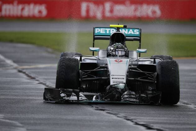 Formula 1, Melbourne GP, Nico Rosberg with damaged front wing