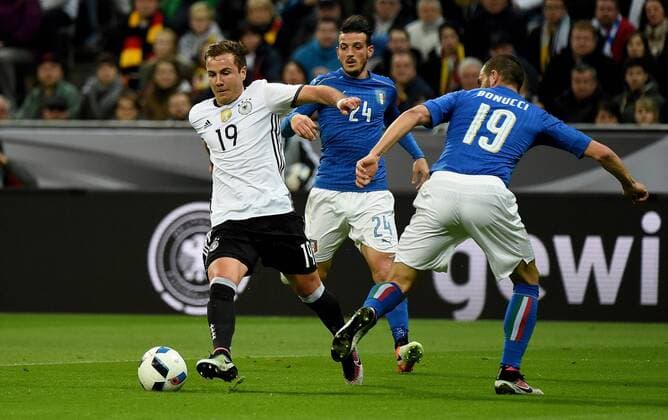 Football, International match, Mario Götze scores 2:0, Germany - Italy