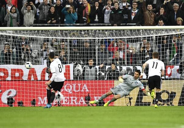 Football, International, Mesut Özil scores 4:0, Germany - Italy