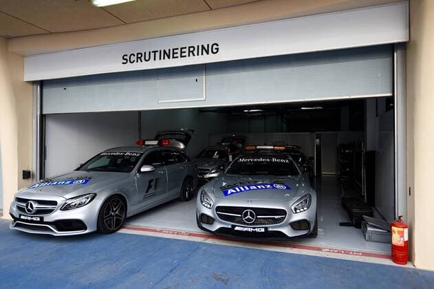 Formula 1, Bahrain GP, In the pit lane