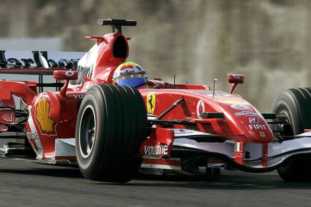 Motorsport, Formula 1, Japanese GP, Felipe Massa starts from pole position ahead of Michael Schumacher