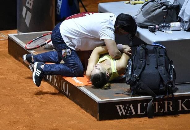 Tennis, WTA Tournament in Stuttgart, Andrea Petkovic gets treatment