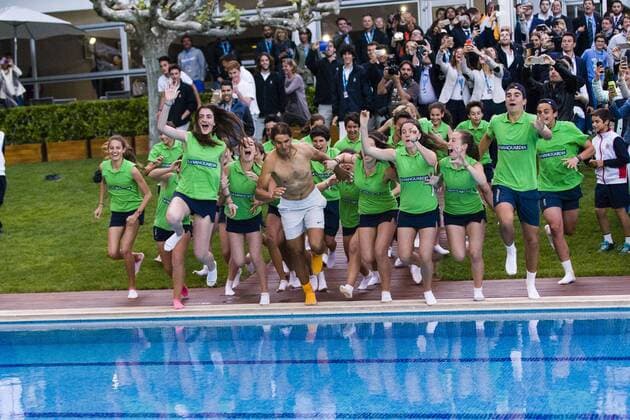 Tennis, ATP Tournament in Barcelona, Rafael Nadal jumps into swimming pool with ball boys and girls after victory