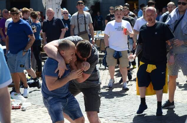 Football, CL, Fight between two Manchester City fans in the city centre