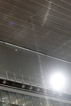 Tennis, leaking roof at the Madrid Open