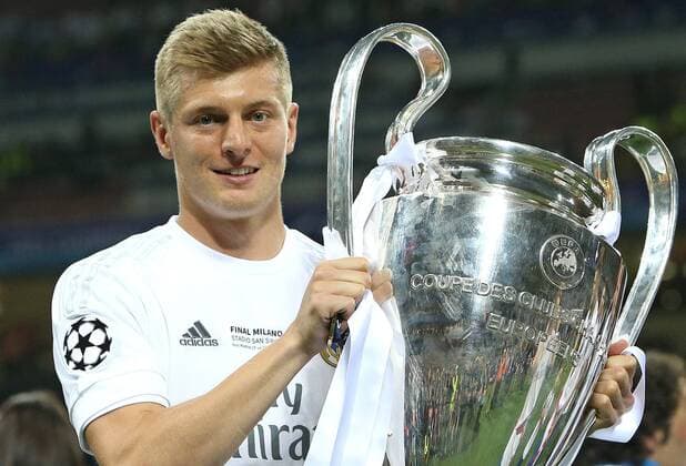 Football, Toni Kroos receives kicker award Man of the Year 2016