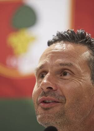 Football, FC Augsburg parts ways with coach Dirk Schuster