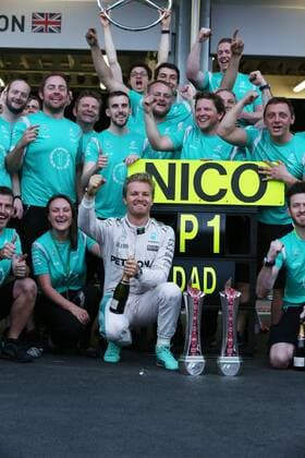 Formula 1, Rosberg celebrates victory at Baku GP with team