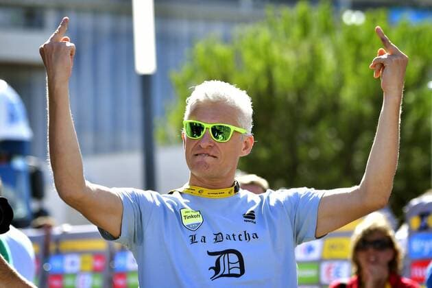 Tour de France: Team owner Oleg Tinkov shows middle finger at award ceremony