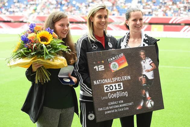 Football, Women, Lena Goeßling is honoured by the national team's fan club