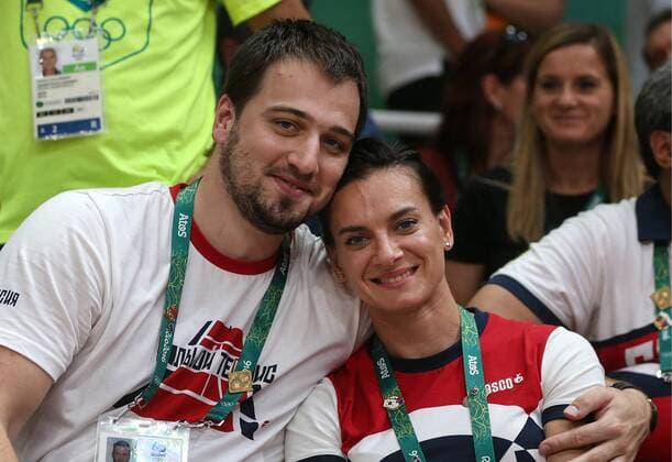 Rio 2016, Yelena Issinbayeva with husband Nikita Petinov playing volleyball