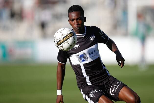 Football, FC Schalke 04 reportedly interested in Henry Onyekuru
