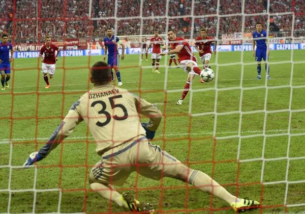 Football, CL, Bayern Munich - FK Rostov, Lewandowski scores 1:0