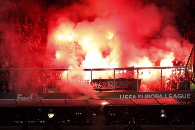 Football, EL, Ajax Amsterdam - Standard Liege, Standard fans' pyrotechnics
