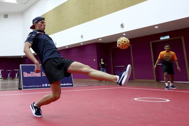 Formula 1, Malaysian GP, Daniel Ricciardo trains indoor football