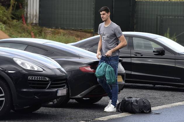 Football, Belgian national players arrive in Tubize