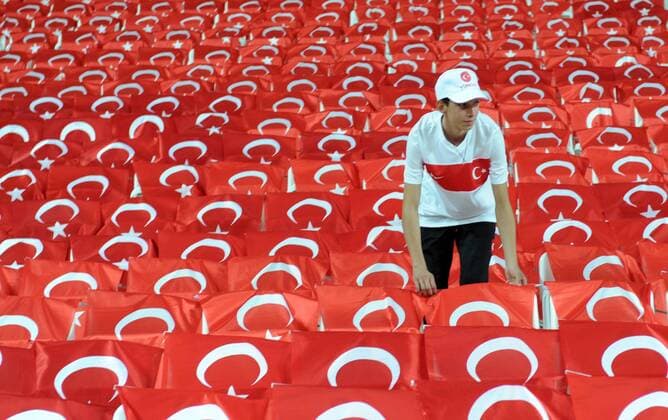 Football, World Cup Quali, Turkey distributes 42,000 national flags in stadium