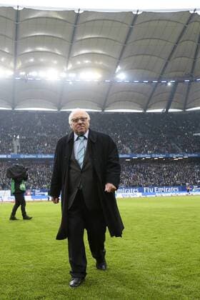 Football, Uwe Seeler operated on for tumour in back