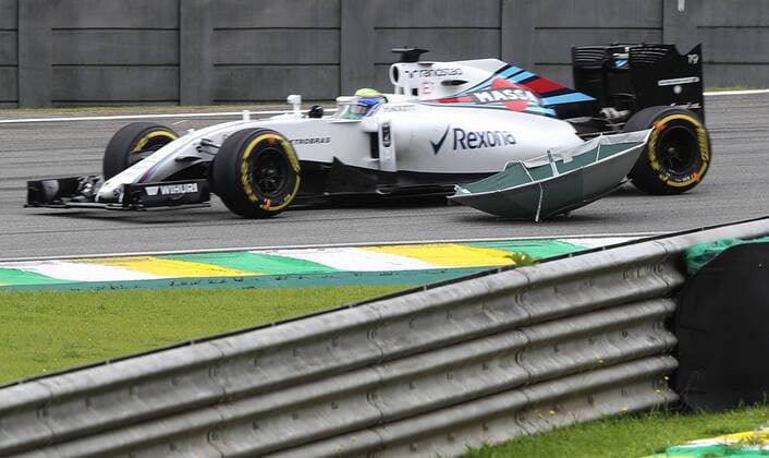 Formula 1, Brazilian GP, Felipe Massa avoids an umbrella on the track