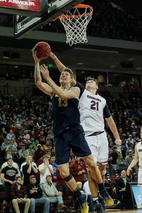 Basketball, plane with Michigan Wolverines and German Moritz Wagner builds accident