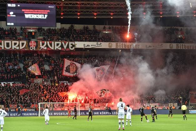 Football, pyrotechnics with parachute at Leverkusen-Mönchengladbach match
