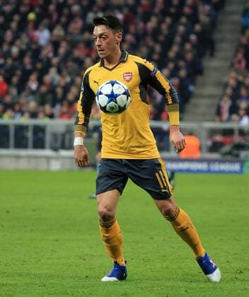 Football, CL, Bayern Munich - FC Arsenal, Özil and Mustafi